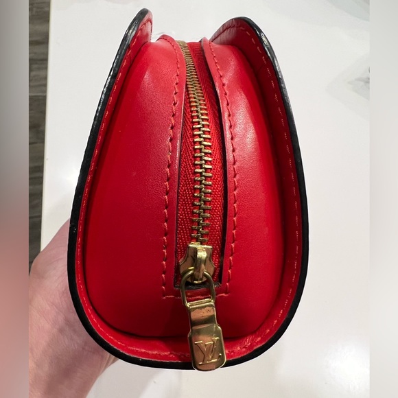 Authentic Louis Vuitton Epi cosmetic pouch - Picture 4 of 9
